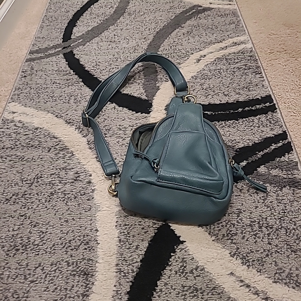 Chill X Ayla Sling Bag Green NWOT